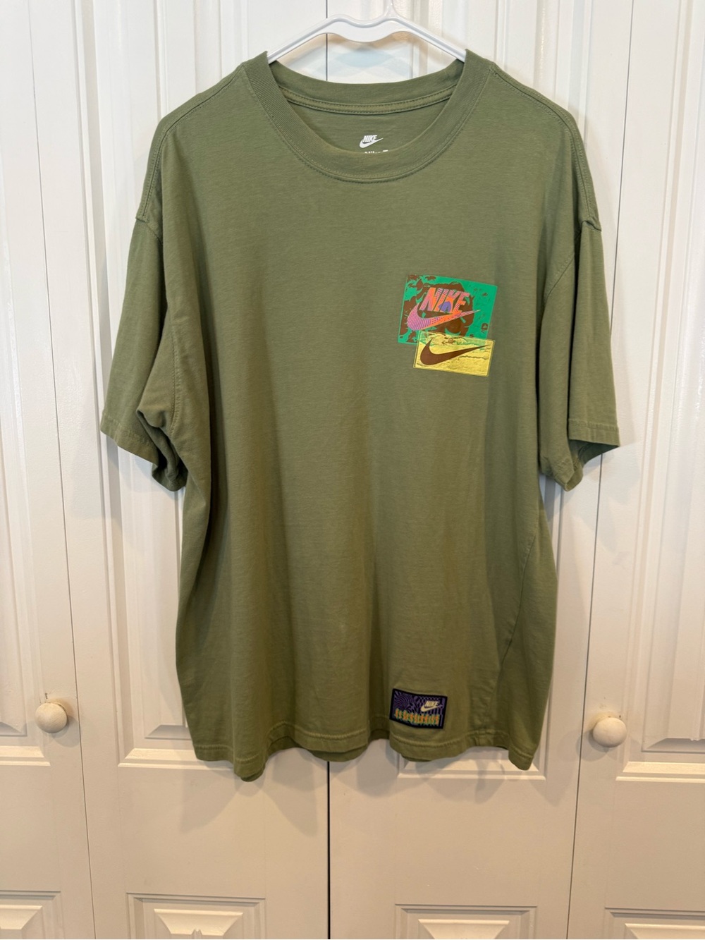 Nike Men’s Olive Green Short-Sleeve Logo Graphic Tee Size Medium